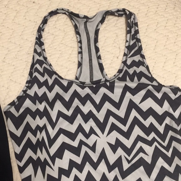 NIKE BUNDLE! 3 Nike Shirts - Picture 4 of 7